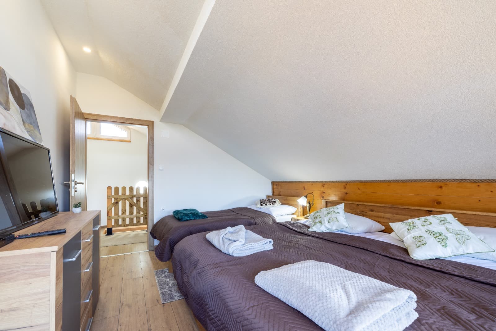 4) Potkrovlje: odmor duse i pogledi 12 12