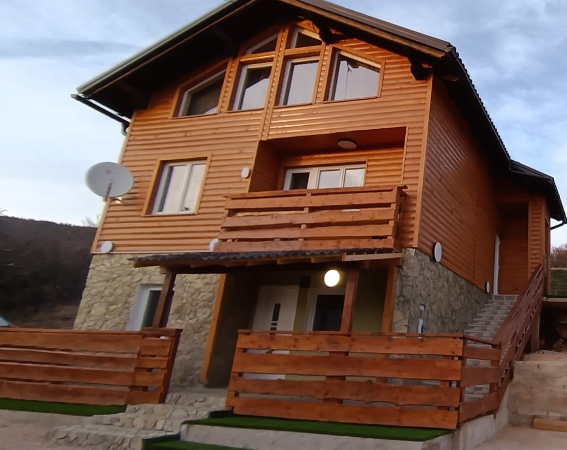 Villa Velebita - authentic stone and wood house in Rudopolje