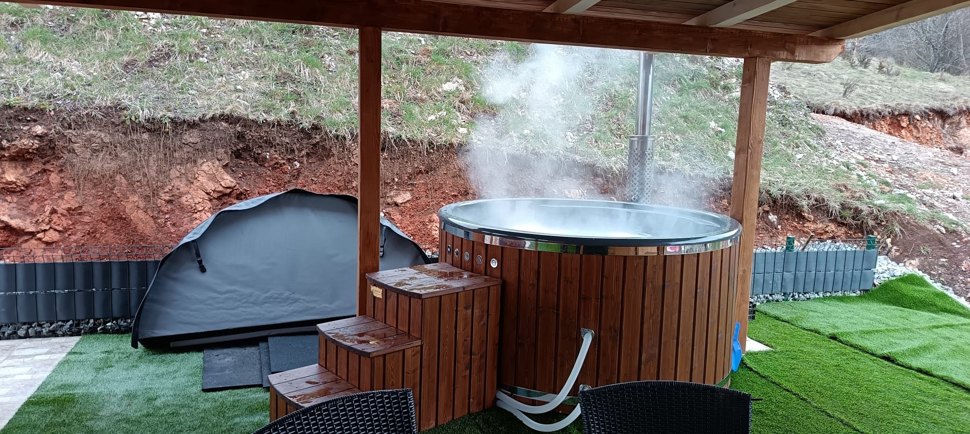 Outdoor wood-fired jacuzzi