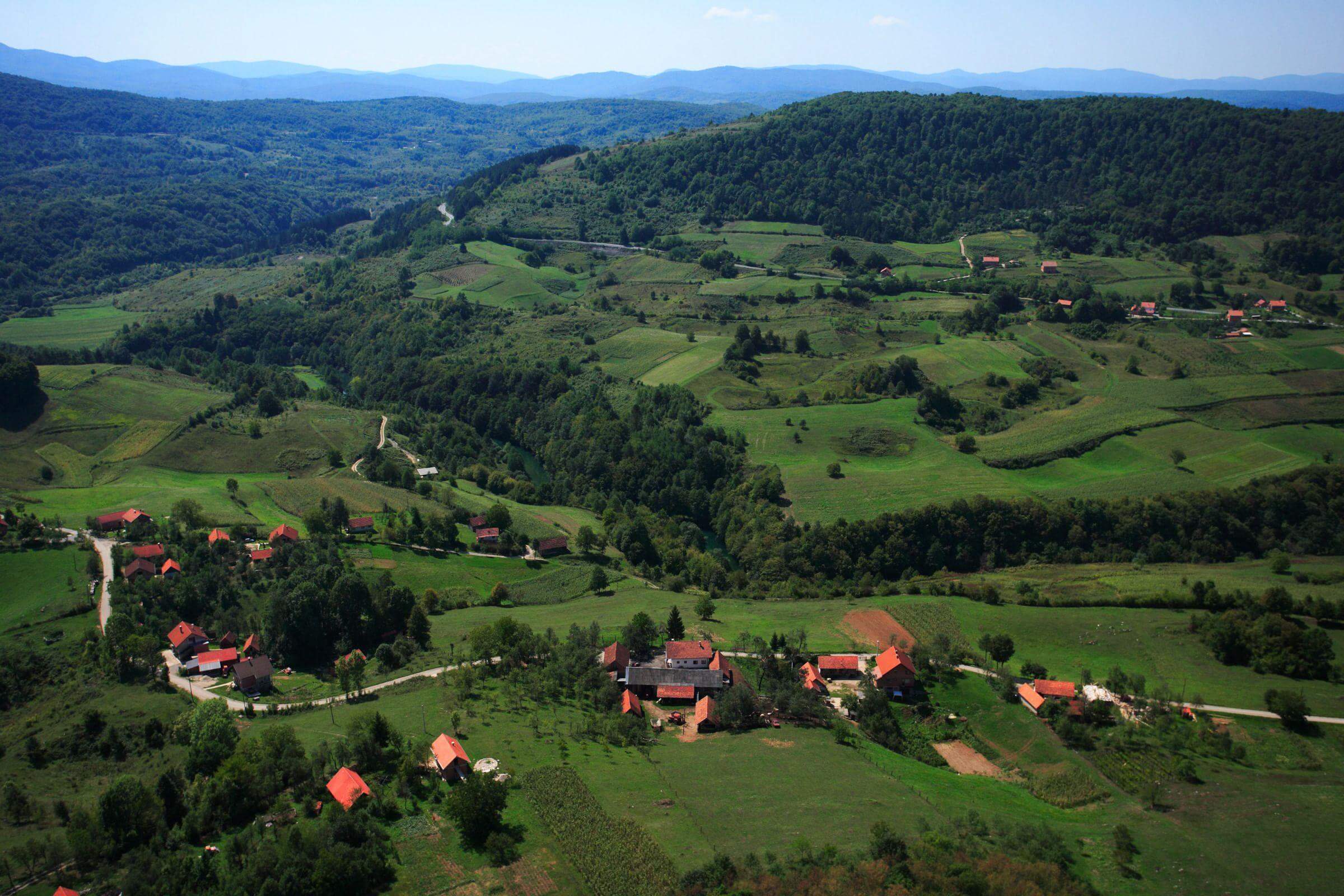 Šetnja kroz prirodu Like — naslovna slika vodiča o aktivnostima u regiji.